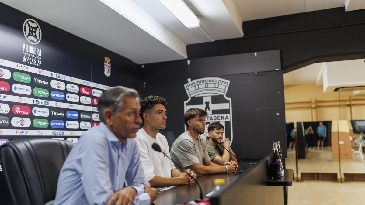 Víctor Alonso, en la presentación de Dacosta, Ajenjo y Toni Villa