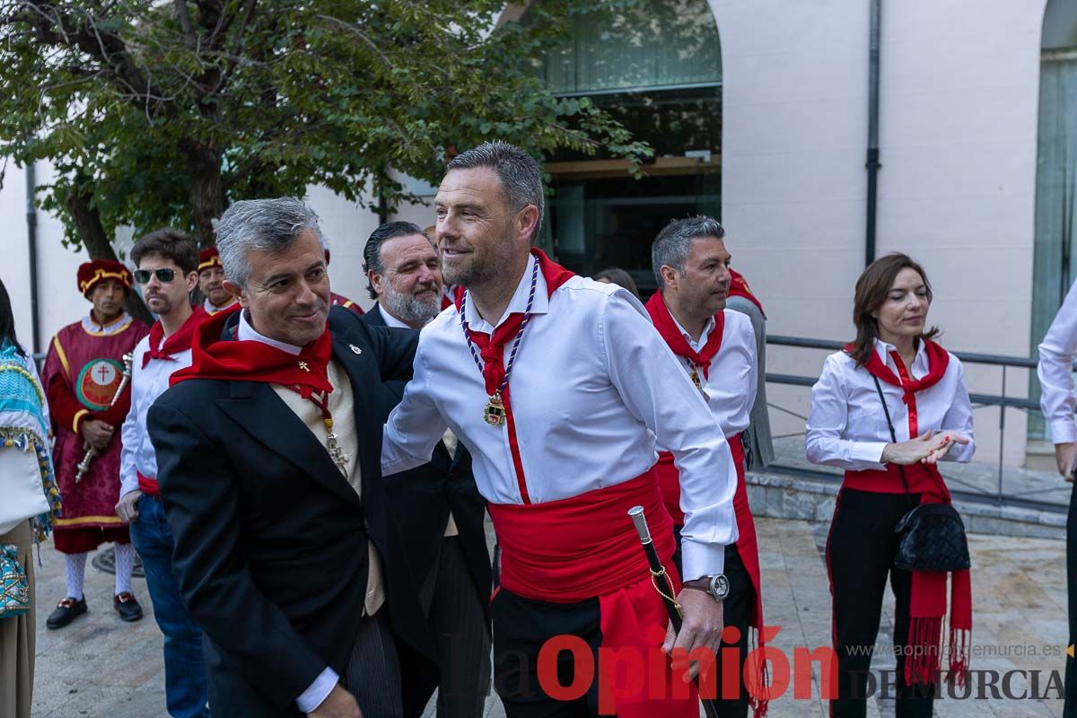 Bandeja de flores y ritual de la bendición del vino en las Fiestas de Caravaca