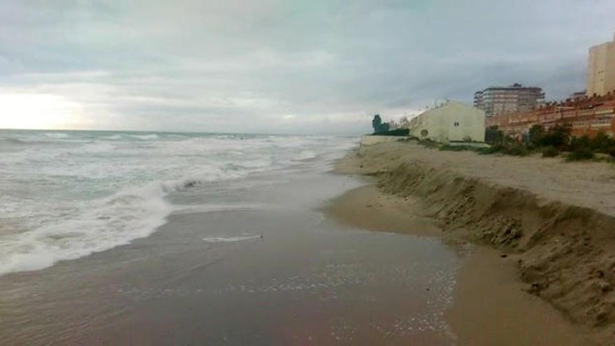 Temporal en la playa La Goleta de Tavernes de la Valldigna