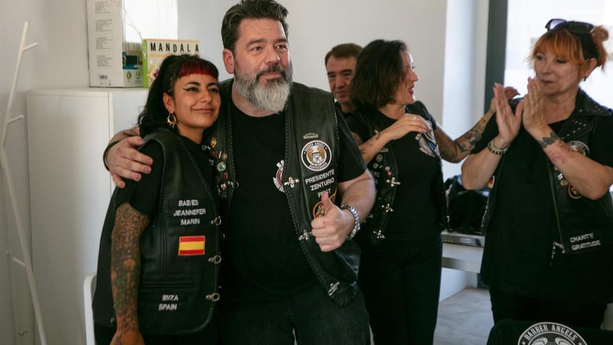 Cortes de pelo solidarios en Ibiza a manos de los Ángeles Barberos