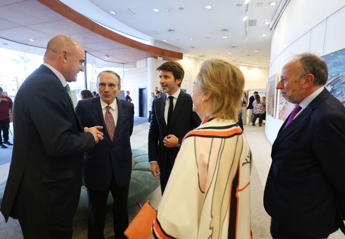 1.Directivos de Prensa Ibérica y Diario de Ibiza posan con los presidentes de los consells y alcaldes y alcaldesas. 2.Todos los premiados, con las autoridades, tras el acto. 3.Vicent Marí habla antes de la gala con Javier Moll, Sergi Guillot, Arantza Sarasola y Joan Serra. 4.Sebastián Oliver, Luis Miguel Redondo, Lledó Climent, Cristina Martín, Xisco Martorell y Rafael Ferrer, de Facsa. 5.Guillermo Fernández Naval, Cristina Martín, José Manuel Silva y Pepe Benito, de Telefónica. 6.El público, en el auditorio durante la gala. 7.Yaiza Soriano, Mar Soriano y Carolina Gómez, de Proa Premium, con Cristina Martín. 8.Toni Palau, Alexandra Irles, Irene Coleman y Julián Romero, de CaixaBank. 9.Neus Mateu, Toni Costa, Vicent Marí, Marcos Serra, Rafael Triguero, Carmen Ferrer y Tania Marí. 10.La presentadora de la gala, Leire Rodríguez, con un vestido de Charo Ruiz. 11.Martín Meléndez y Andrés Coll. FOTOS de Vicent Marí, Juan A. Riera y Toni Escobar.