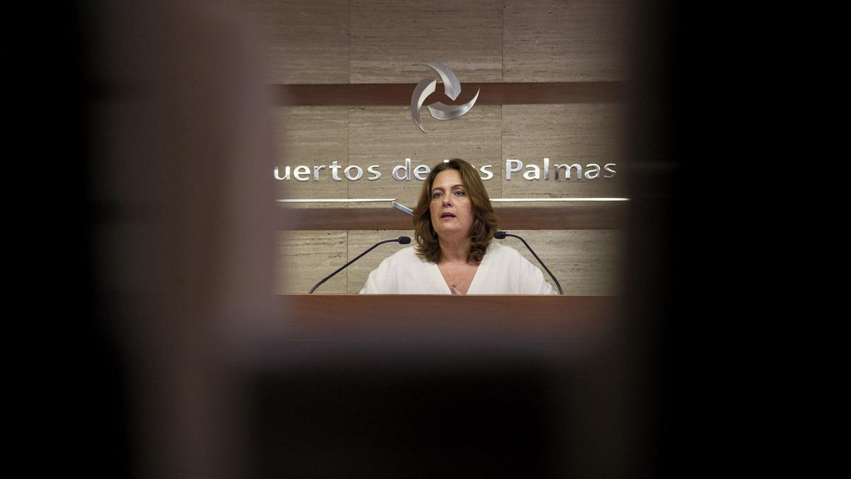 La presidenta de la Autoridad Portuaria de Las Palmas, Beatriz Calzada, tras anunciar que la granja de pulpos no seguirá adelante.