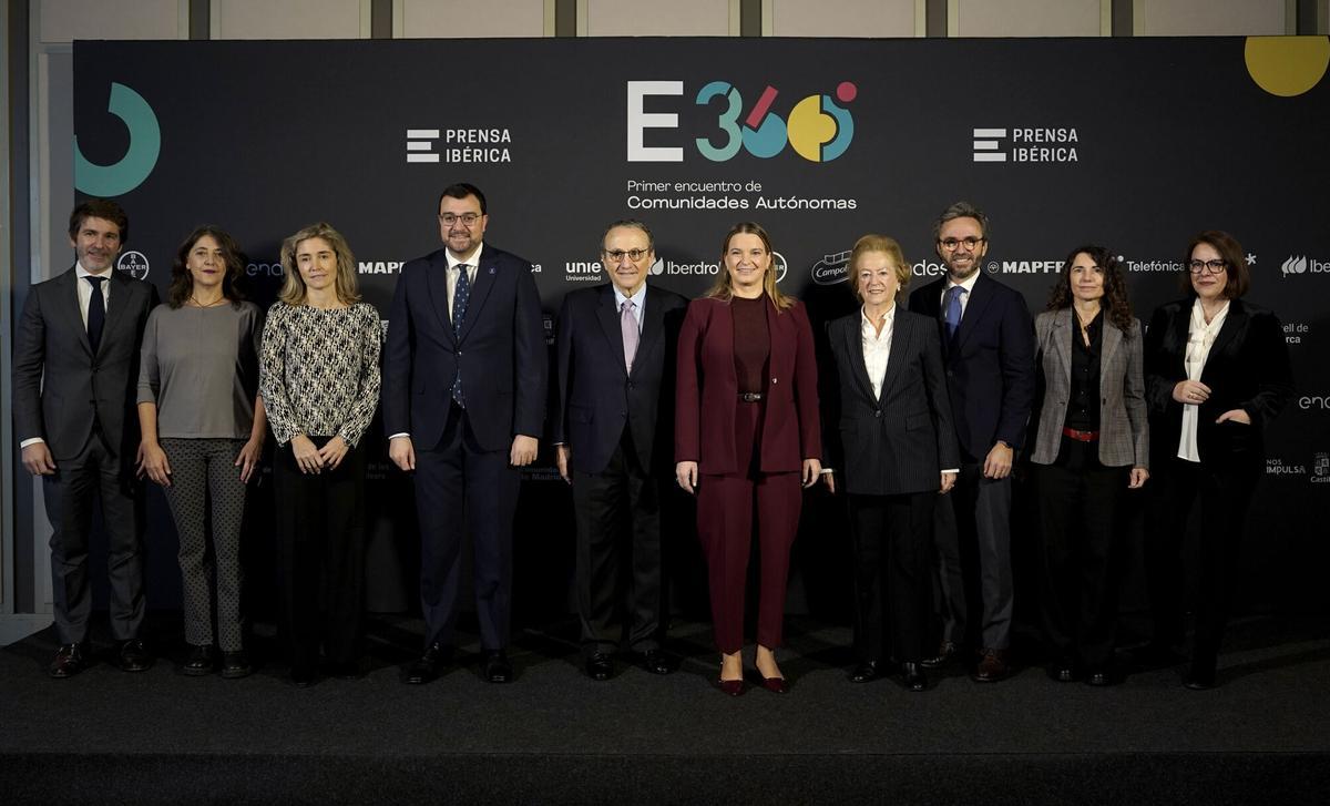 Foro España 360. 27.11.2025. Madrid. Sergi Guillot, director general de Prensa Ibérica; Marisa Goñi, directora del Diario de Mallorca; Ainhoa Moll, adjunta a la presidencia y directora editorial de Prensa Ibérica; Adrián Barbón, presidente del Principado de Asturias; Javier Moll, presidente de Prensa Ibérica; Marga Prohens, presidenta del Gobierno de les Illes Balears; Arantza Sarasola, vicepresidenta de Prensa Ibérica; Aitor Moll, consejero delegado de Prensa Ibérica; Cristina Martín, directora del Diario de Ibiza y Ángeles Rivero, directora general de Prensa Ibérica en Asturias y Castilla y León