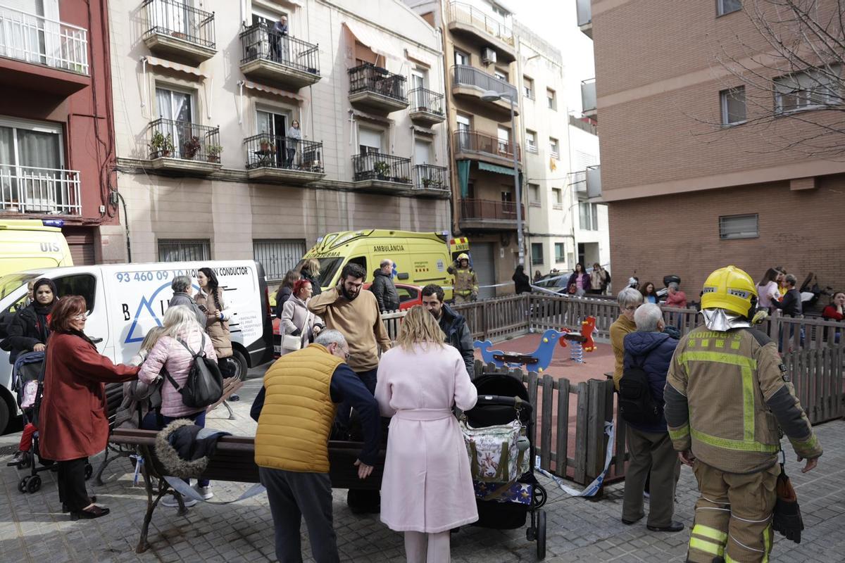 Un edificio de cinco plantas se derrumba en Badalona