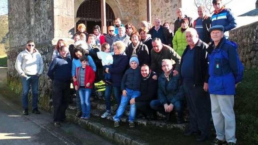 Sinariega, &quot;Pueblo ejemplar de Parres&quot;, celebra San Nicolás