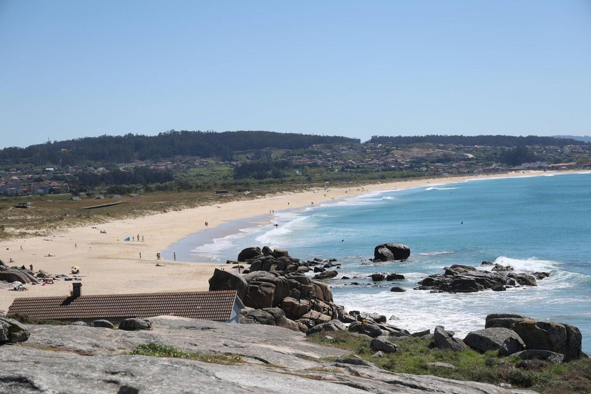 La playa de A Lanzada, una de las principales zonas de cría del chorlitejo en Galicia.