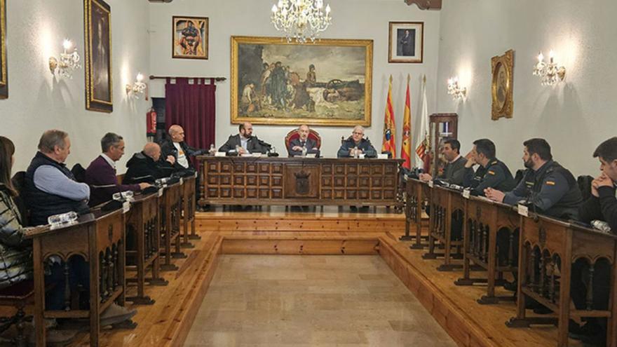 El subdelegado del Gobierno con los representantes de la comarca y guardía civil durante la reunión. | SERVICIO ESPECIAL