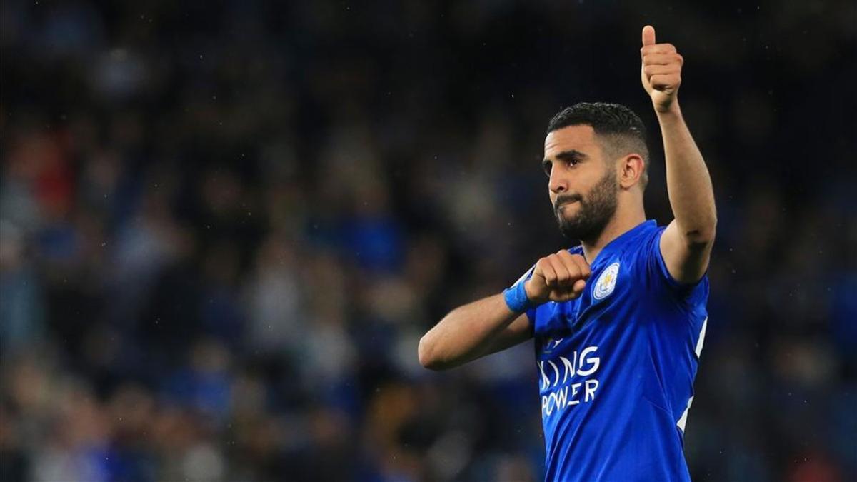 El centrocampista Mahrez durante un partido con el Leicester