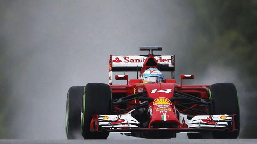 Hamilton logra una pole pasada por agua y Alonso saldrá cuarto