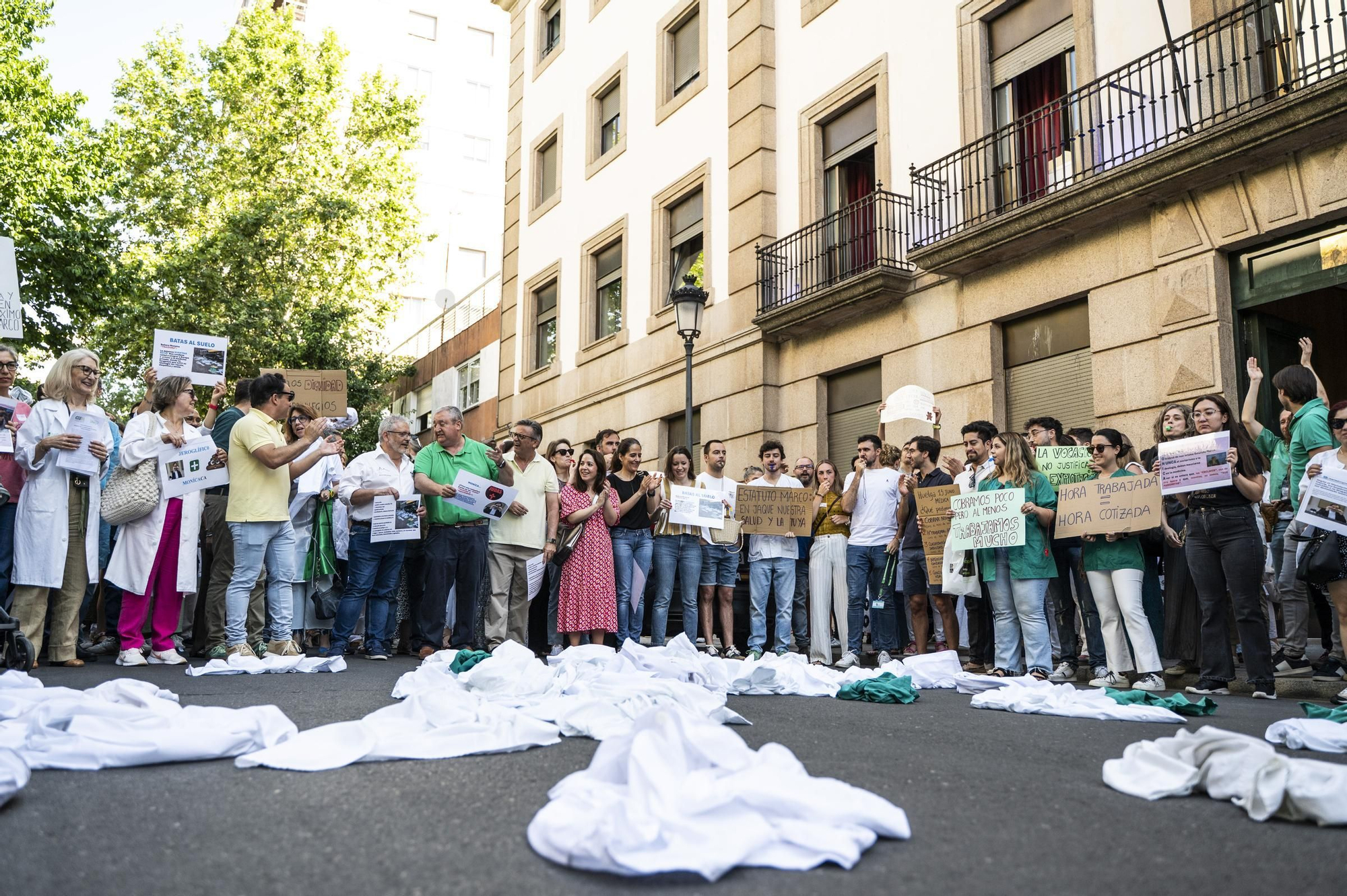 Las imágenes de la protesta de médicos en Cáceres