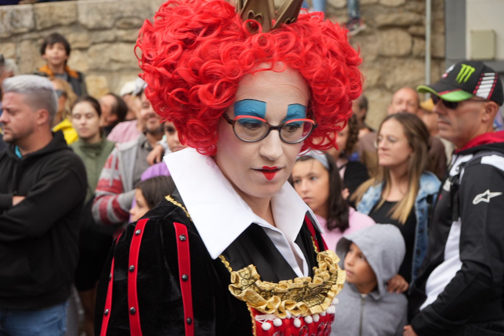 Batalla de confeti y desfile de carrozas en el Anunci de Morella