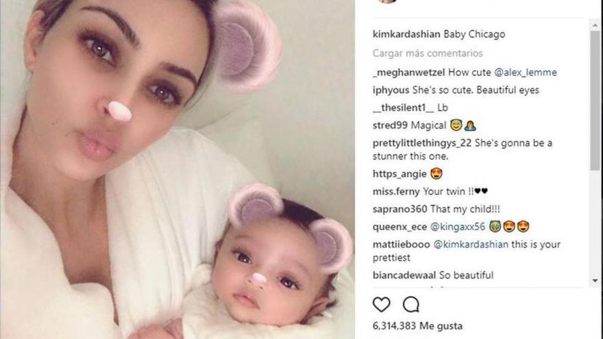 Kim Kardashian presenta a su hija Chicago