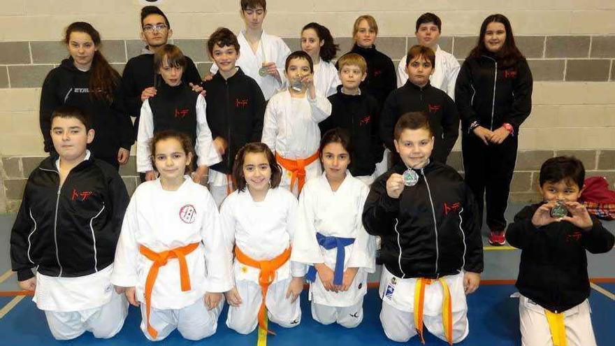 Arriondas se llenó de karatecas en los Juegos Escolares regionales