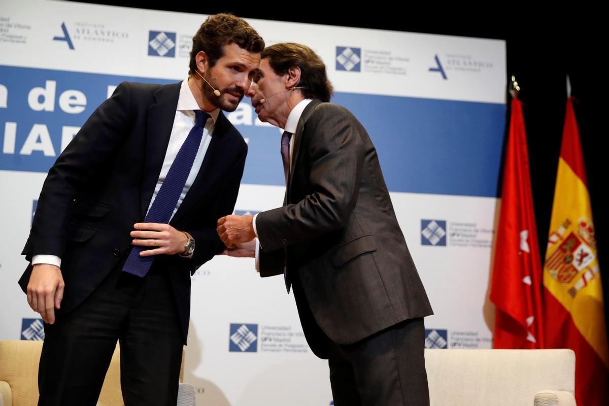 José María Aznar y Pablo Casado en un acto en la Universidad Francisco de Vitoria.