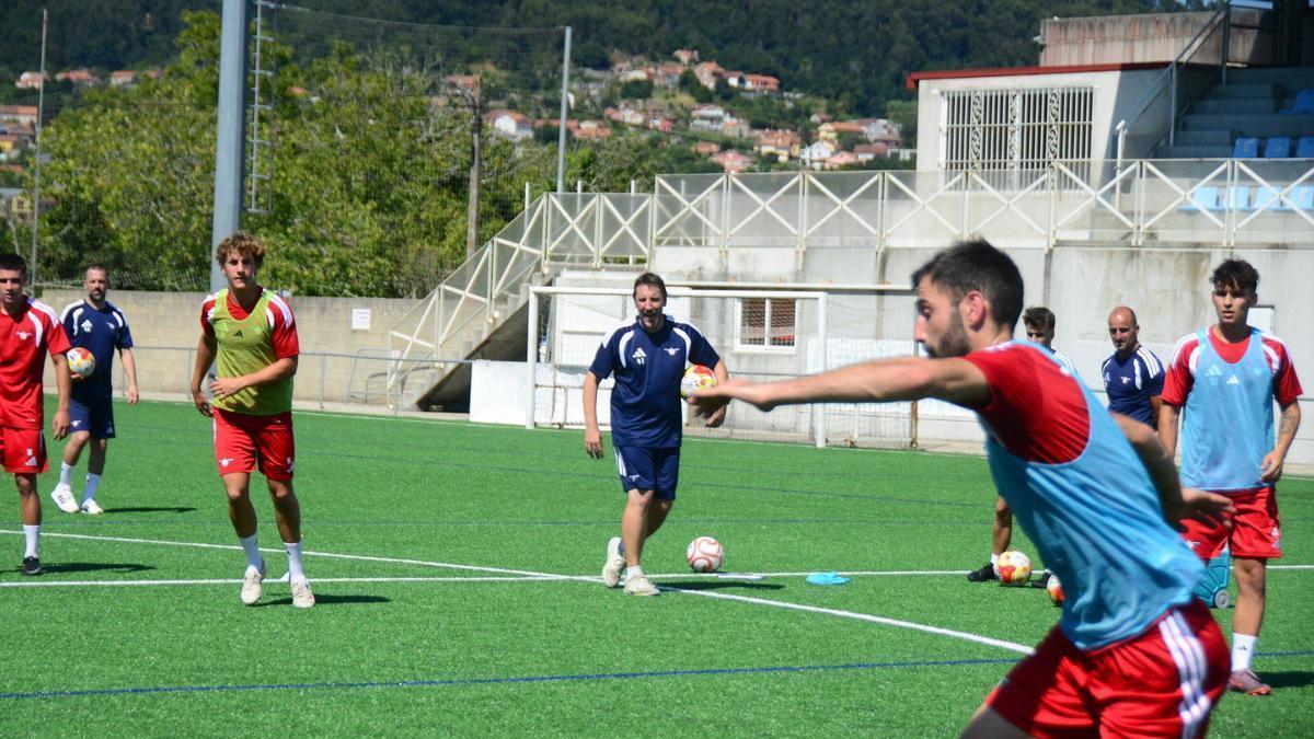 Un momento del primer entrenamiento del Alondras 2026-2027.