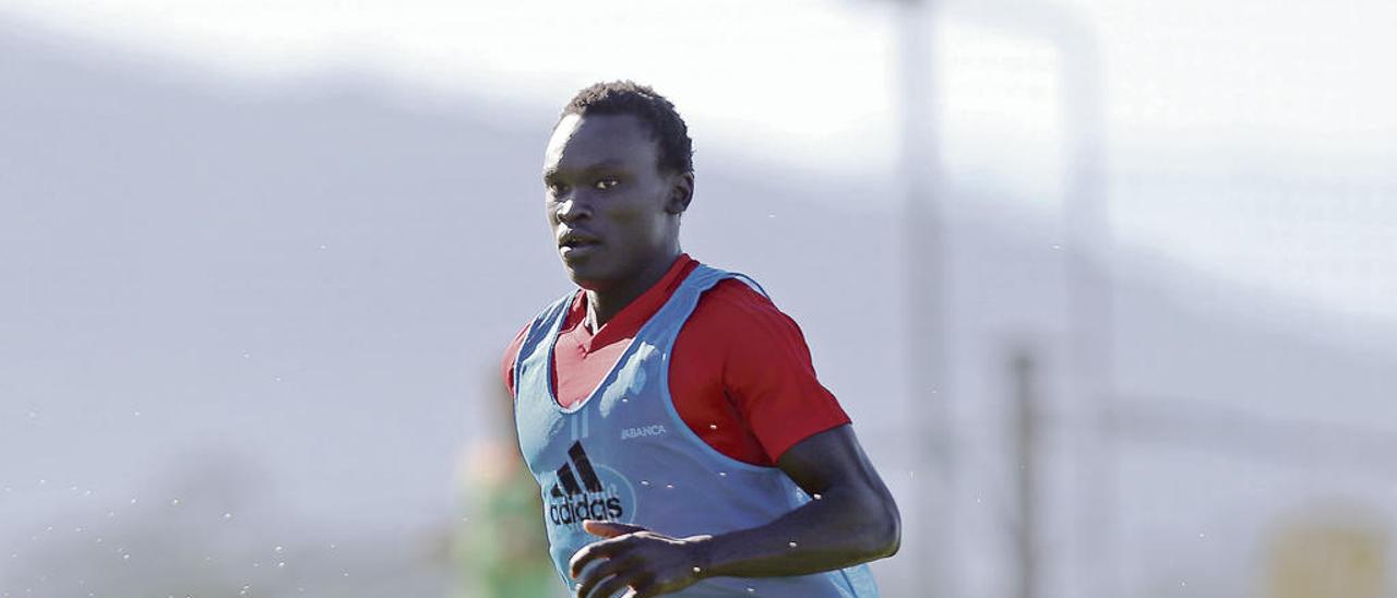 Pione Sisto, ayer en el entrenamiento en A Madroa. // Marta G. Brea