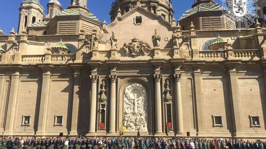 Los zaragozanos arropan a la Guardia Civil al grito de &quot;No estáis solos&quot;