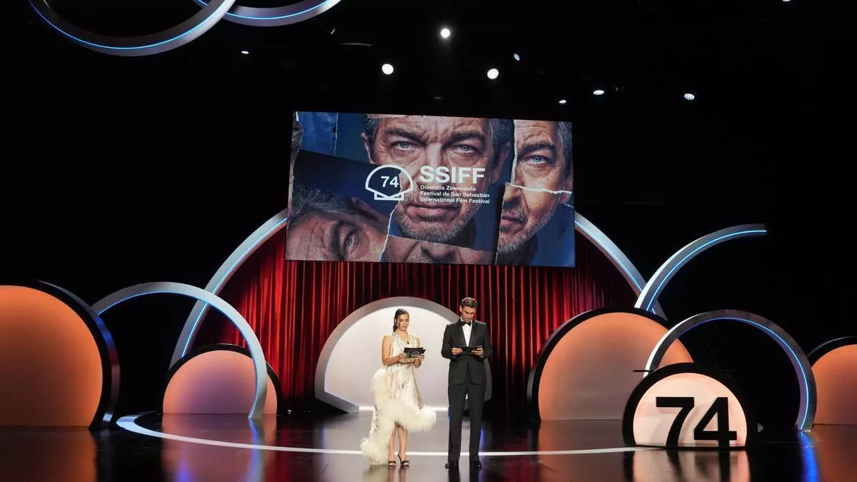 Concha de Oro para Mike Leigh: San Sebastián se rinde al maestro del cine social