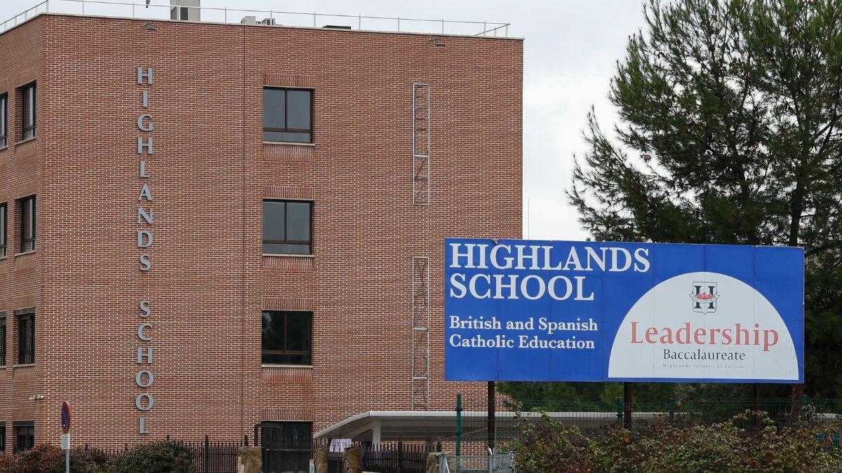 Fachada Exterior del Colegio de La Moraleja: Highland El Encinar.