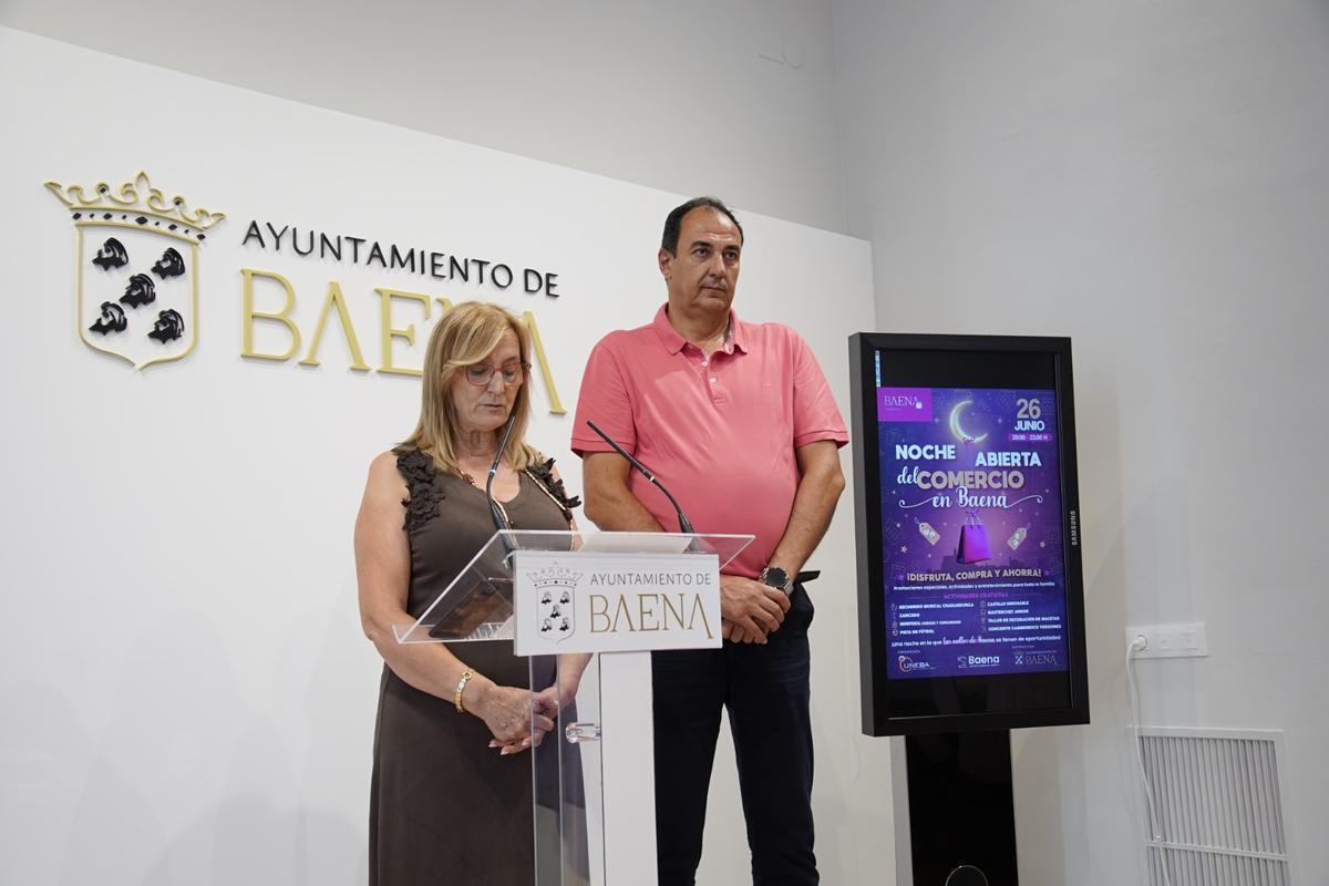Antoñi Peña y Manuel Muñoz presentan las actividades de promoción comercial.