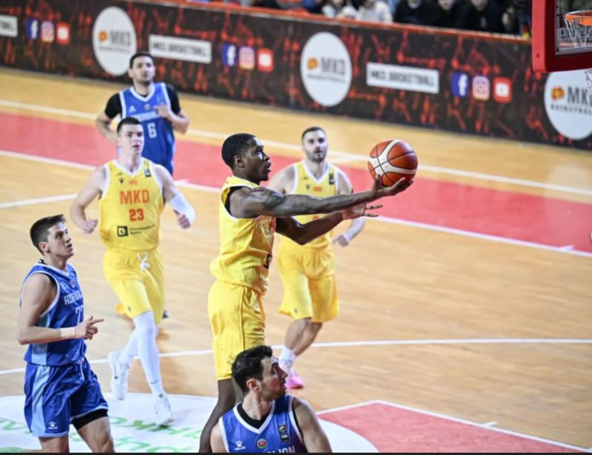 Omari Moore, en su primer partido como internacional con Macedonia del Norte.