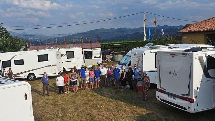 Algunos de los participantes en el encuentro en Cuturrasu.