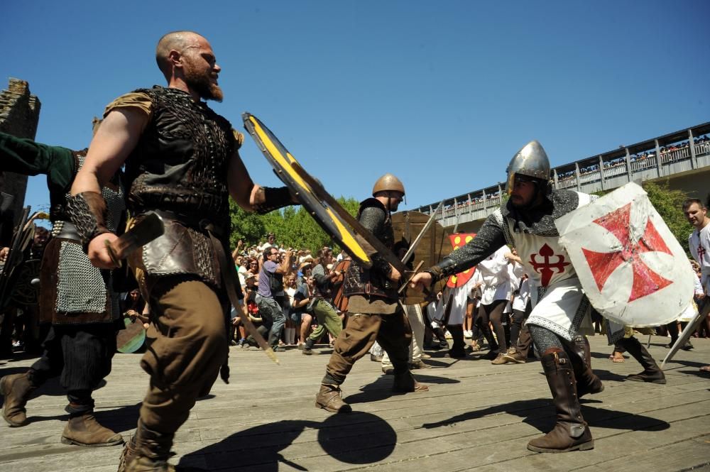 La recreación del desembarco se convierte en el acto central de la Romaría Vikinga