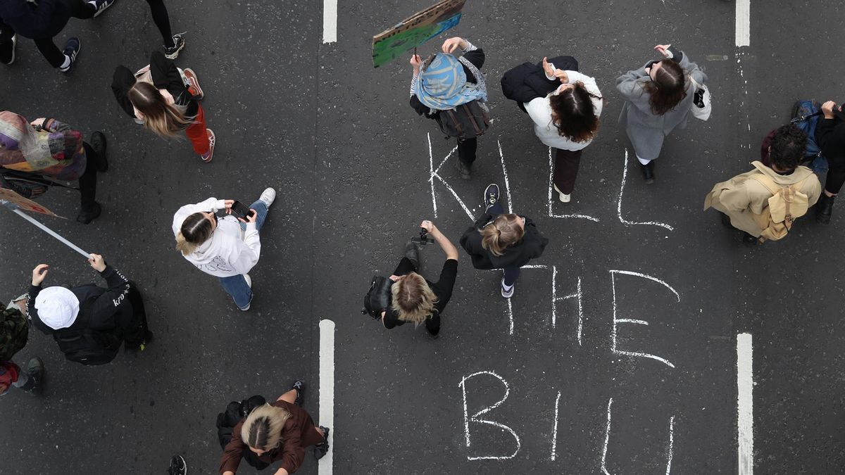 Protesta en Bristol contra la nueva ley policial.