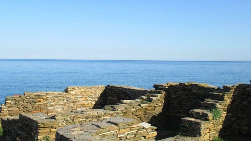 Ni Castro Baroña ni Monte do Facho: este espectacular castro gallego está al borde un acantilado sobre el mar