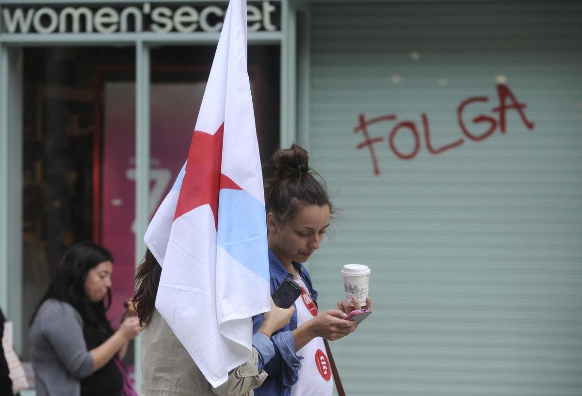 Una mujer, durante una manifestación del textil.