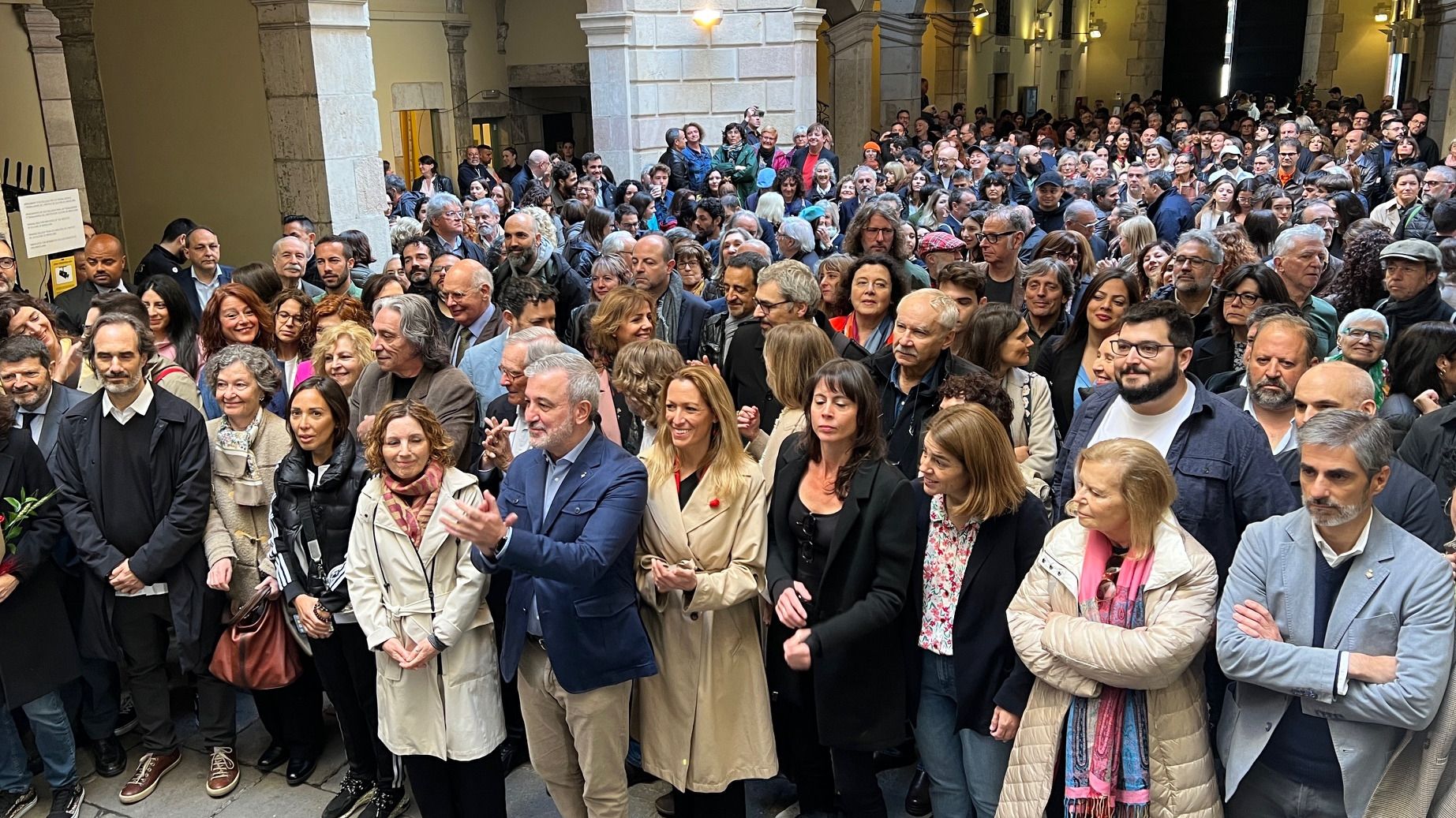 Escritores y editores inauguran Sant Jordi en el desayuno del palau de la Virreina