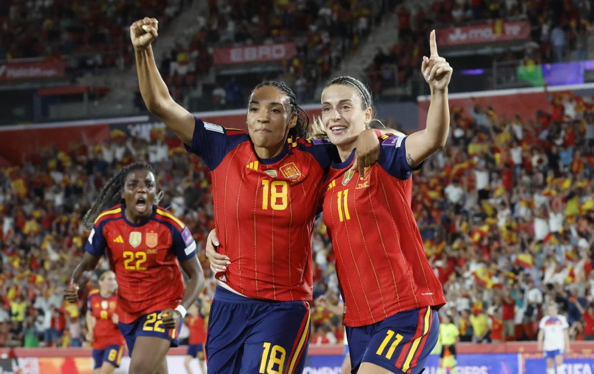 Espanya atropella Anglaterra i té a tocar el bitllet per al Mundial