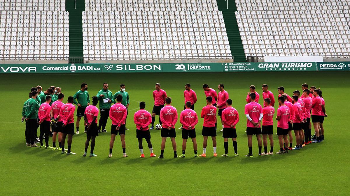 German Crespo y la plantilla del Córdoba CF en El Arcángel.