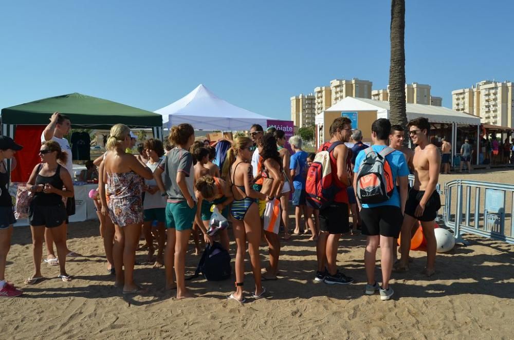 Más de 200 participantes 'se mojan' por la esclerósis múltiple en Playa Paraíso