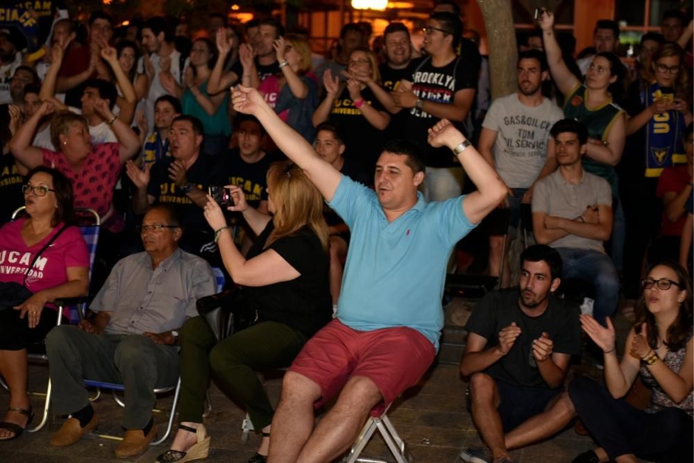 Los aficionados del UCAM lo celebran desde la universidad