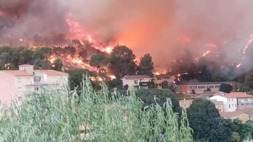 VÍDEO | Imatges de l’incendi a la Pobla de Claramunt, a Sentmenat, gravades per un veí