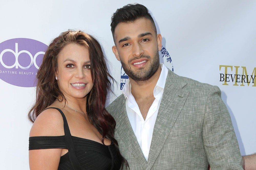 Britney Spears y su prometido, Sam Ashgari, en un photocall
