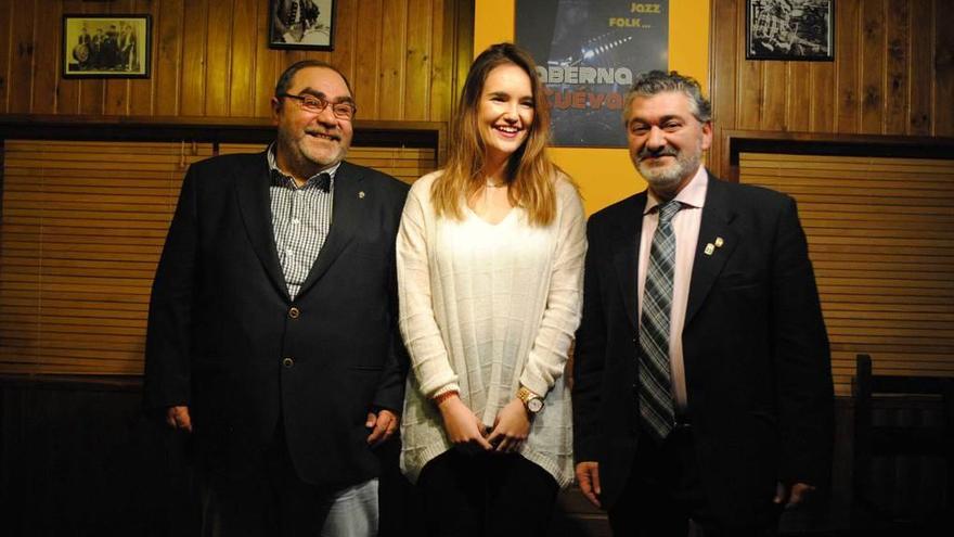 Jenaro Soto, Marta Bango y César Díaz, en la presentación de la reina de las fiestas.