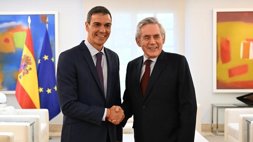 Sánchez se reúne con Gordon Brown en plena crisis del Gobierno laborista británico