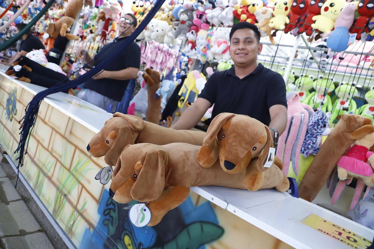 Las tómbolas y juegos de azar en la Feria de Córdoba, en imágenes