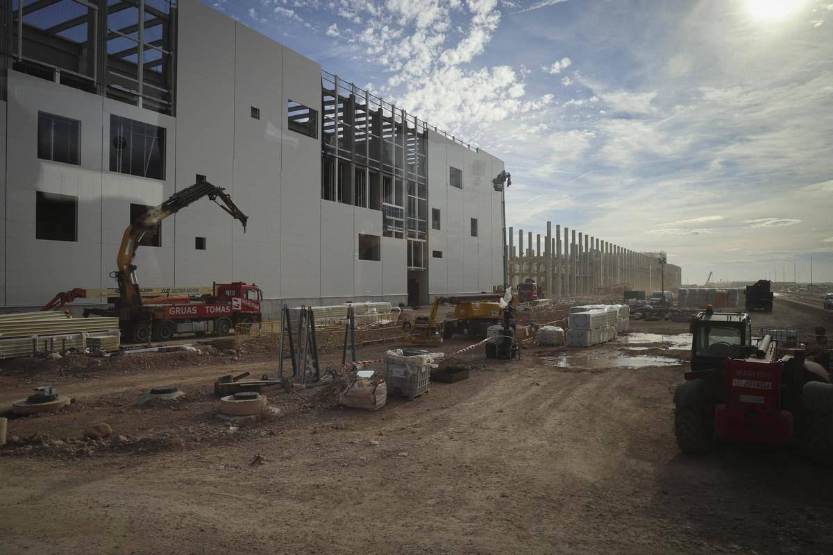 Trabajos de construcción de la gigafactoría, ayer por la mañana.