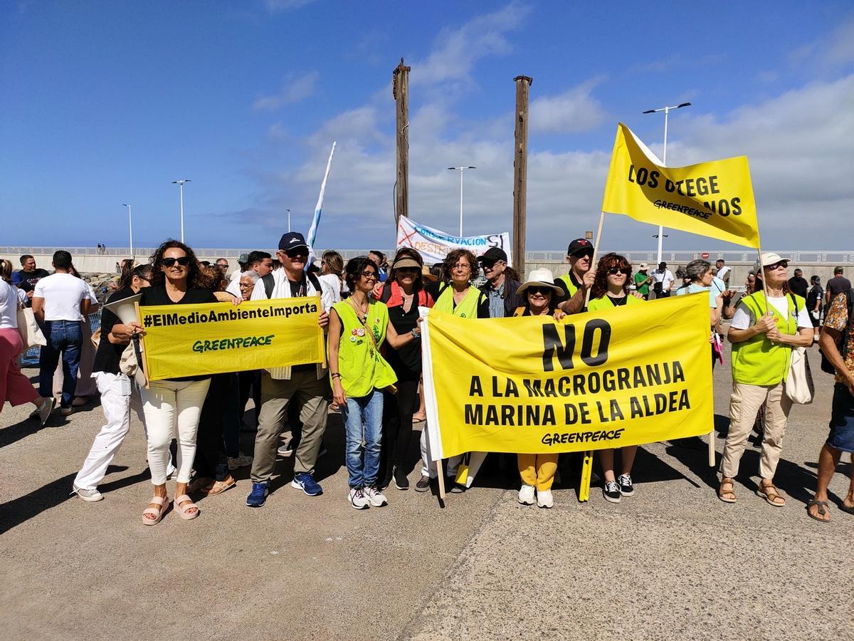Manifestación en La Aldea de San Nicolás en contra de las jaulas marinas
