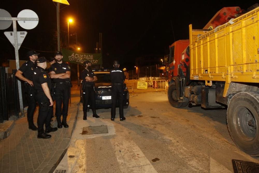 Dos vecinos y un policía heridos durante las prote