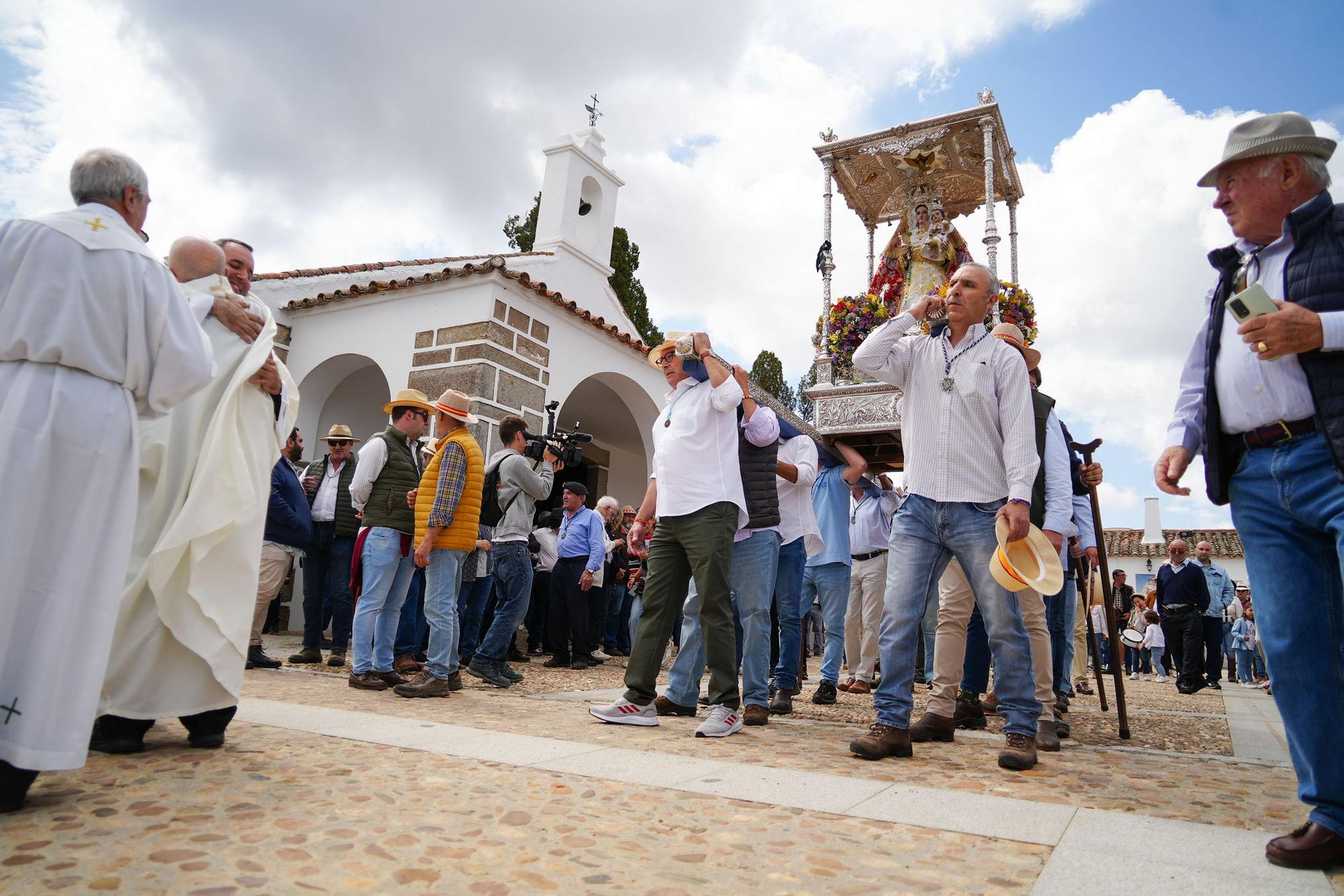 Multitudinario recibimiento a la Virgen de Luna en Villanueva