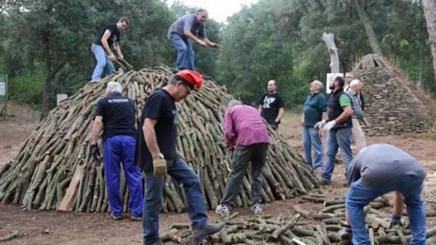 La Carbonera comença amb el procés d&#039;empilar.