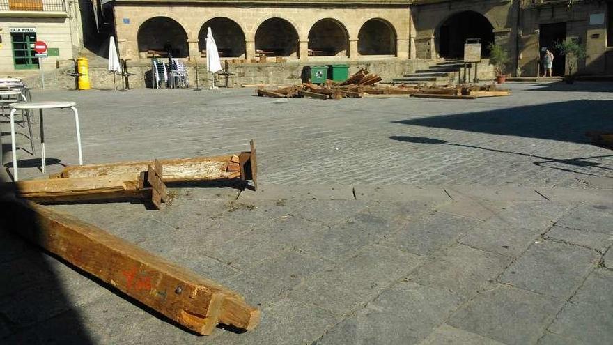 Fermoselle inicia el montaje de la tradicional plaza de madera