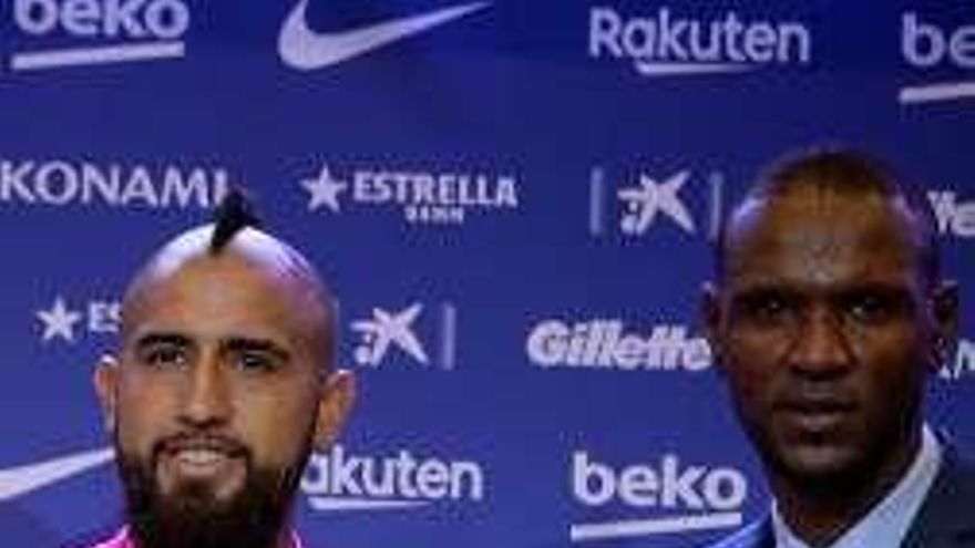 Arturo Vidal y Eric Abidal.