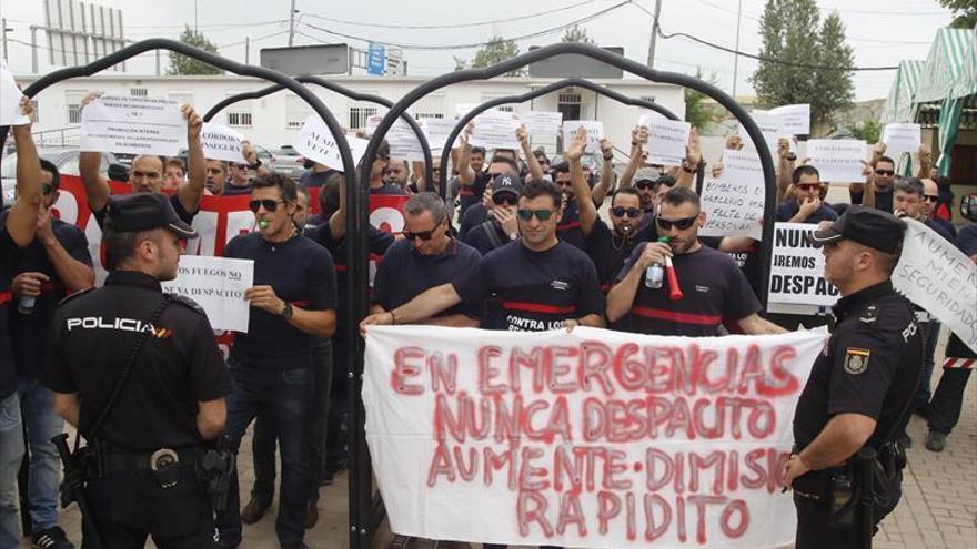 CCOO afirma que la alcaldesa «llega tarde» con los bomberos