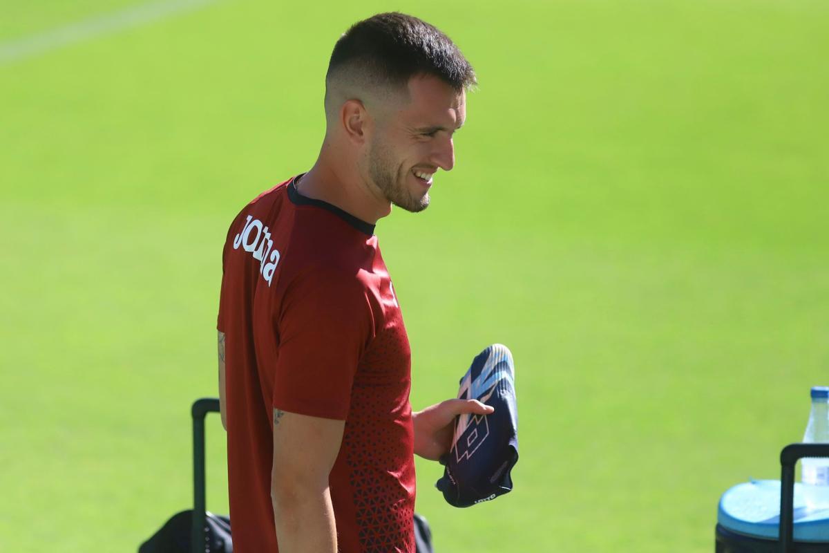 Adrián Lapeña, durante el entreno de este viernes en El Arcángel.