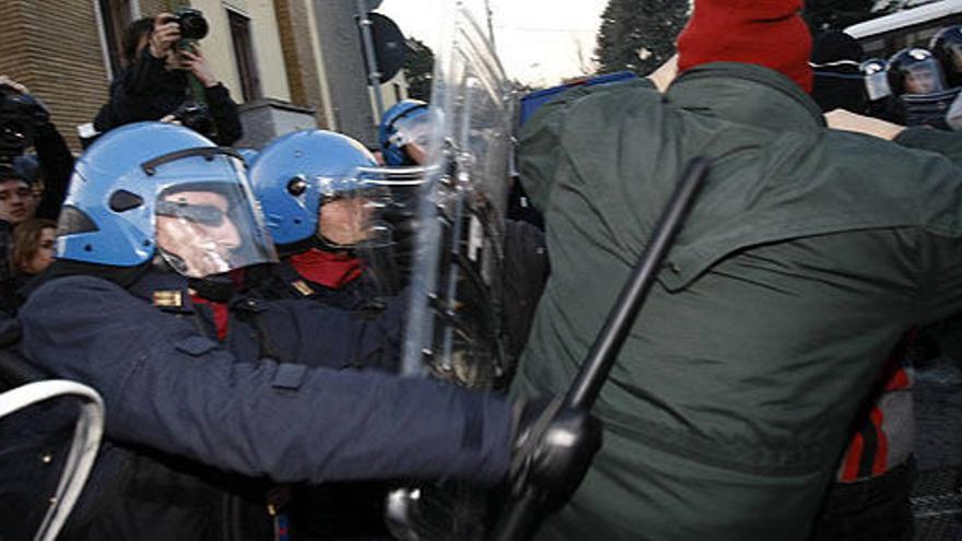 Disturbios tras las protestas contra Berlusconi en Italia